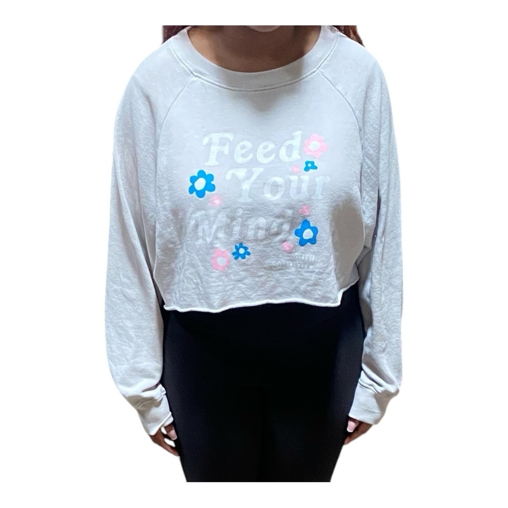 Light Gray Cropped Sweatshirt with Floral Design